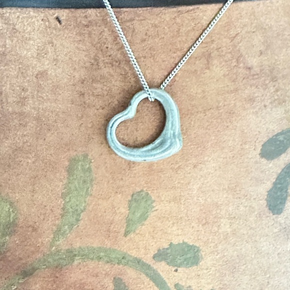 Tiffany & Co. Elsa Peretti Sterling Silver Open Heart pendant. 5535 G - Picture 7 of 13